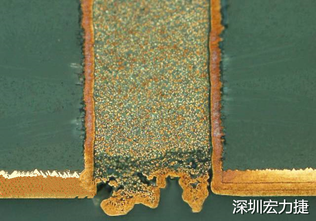 PCB設計之導電孔塞孔工藝 導電孔Via hole又名導通孔，為了達到客戶要求，導通孔必須塞孔，經過大量的實踐，改變傳統(tǒng)的鋁片塞孔工藝，用白網完成板面阻焊與塞孔。生產穩(wěn)定，質量可靠。